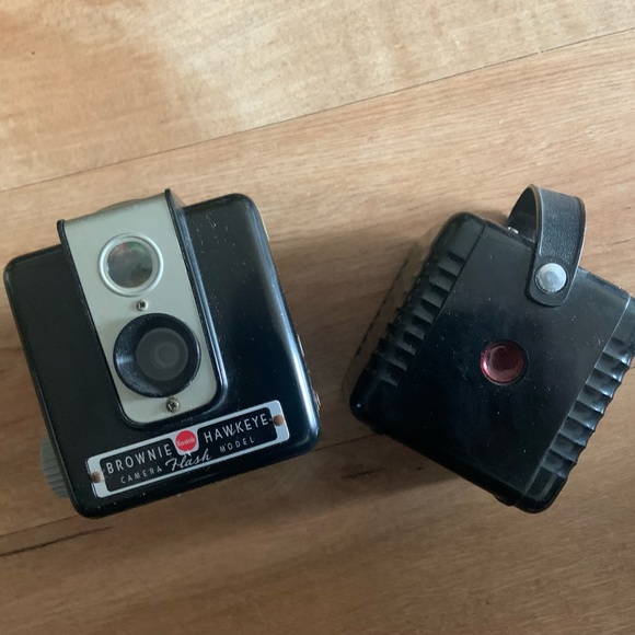 Kodak Camera Brownie Hawkeye flash model. Takes 620 film. - Picture 3 of 13